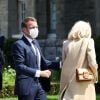 Arrivée à la Mairie du Touquet - Le Président de la République Emmanuel Macron et sa femme la Première Dame Brigitte Macron sont allés voter à la Mairie du Touquet-Paris-Plage lors du second tour des élections municipales, le 28 juin 2020. Ils portent des masques de protection contre le Coronavirus (Covid-19). A leur sortie, ils sont allés rencontrer la foule puis sont repartis en voiture.