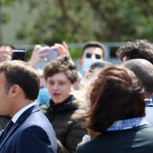 Arrivée à la Mairie du Touquet - Le Président de la République Emmanuel Macron et sa femme la Première Dame Brigitte Macron sont allés voter à la Mairie du Touquet-Paris-Plage lors du second tour des élections municipales, le 28 juin 2020. Ils portent des masques de protection contre le Coronavirus (Covid-19). A leur sortie, ils sont allés rencontrer la foule puis sont repartis en voiture.