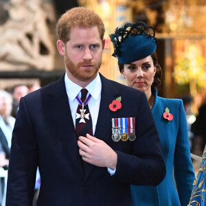 Le prince Harry, duc de Sussex, Kate Catherine Middleton, duchesse de Cambridge et le doyen de Westminster John Hall - La famille royale d'Angleterre en l'abbaye de Westminster à Londres pour le service commémoratif de l'ANZAC Day. Le 25 avril 2019