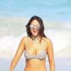 Exclusif - L'actrice mexicaine Eiza Gonzalez se baigne en bikini à Mexico le 1er janvier 2017.