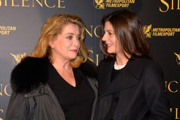 Catherine Deneuve et sa fille Chiara Mastroianni à l'avant-première de "Silence" au musée Guimet à Paris, le 12 Janvier 2017. © Guirec Coadic/Bestimage