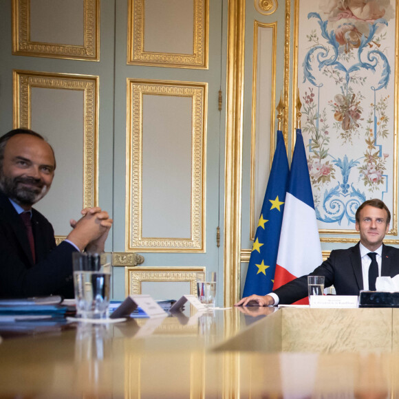 Edouard Philippe, Premier ministre, Emmanuel Macron, président de la République - Entretien suite au travail mené pour déterminer et préciser les priorités essentielles qui dans ce moment font consensus ou qui émergent au Premier rang des préoccupations des Français. Palais de l'Elysée, Paris le 2 juillet 2020. © Hamilton / Pool / Bestimage