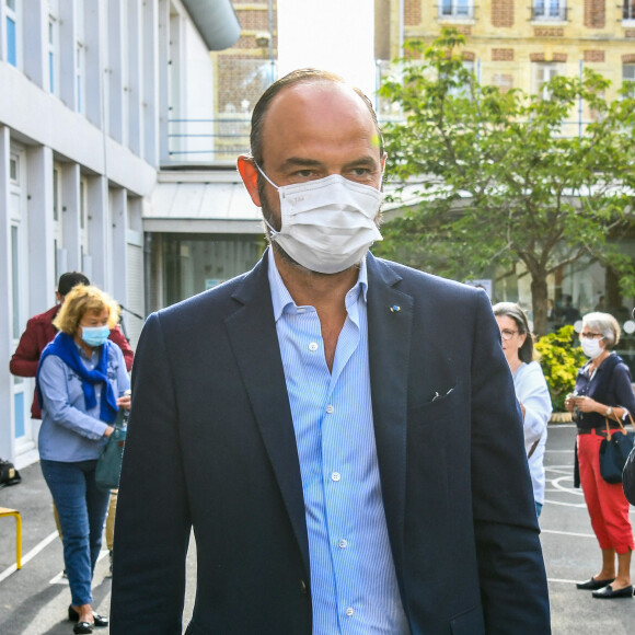 Le Premier ministre Edouard Philippe se rend dans un bureau de vote pour le deuxième tour des municipales 2020 au Havre le 28 juin 2020.