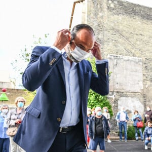 Le Premier ministre Edouard Philippe se rend dans un bureau de vote pour le deuxième tour des municipales 2020 au Havre le 28 juin 2020.