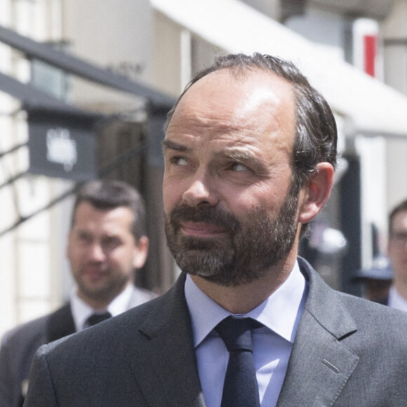 Le président Emmanuel Macron se rend à l'ambassade d'Angleterre après l'attentat de Manchester en présence du premier ministre Edouard Philippe, Marielle de Sarnez, ministre des Affaires européennes et Jean-Yves Le Drian, ministre des Affaires étrangères à Paris le 23 mai 2017 © Etienne Laurent / Pool / Bestimage