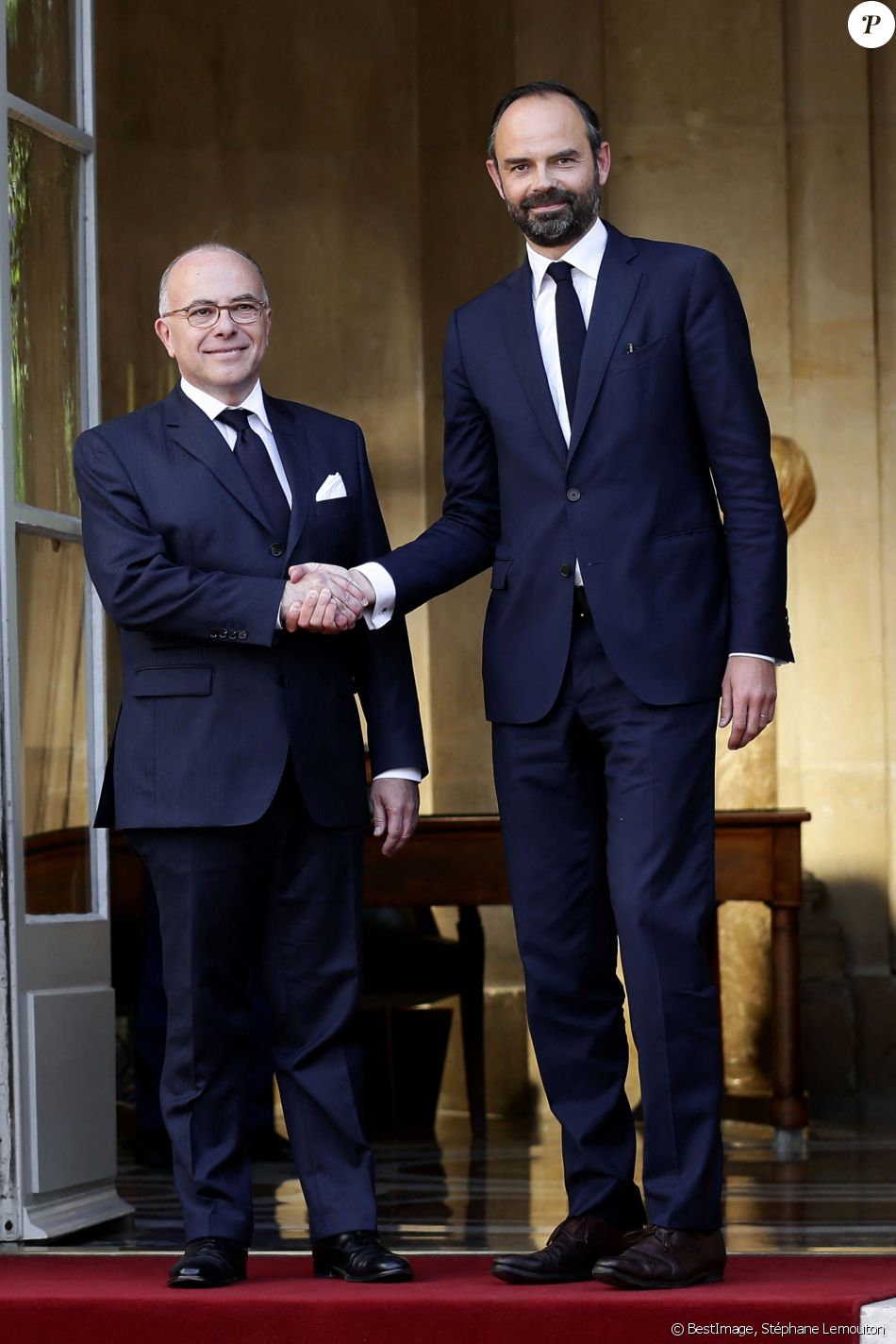 Le Premier Ministre Sortant, Bernard Cazeneuve Et Le Premier Ministre ...