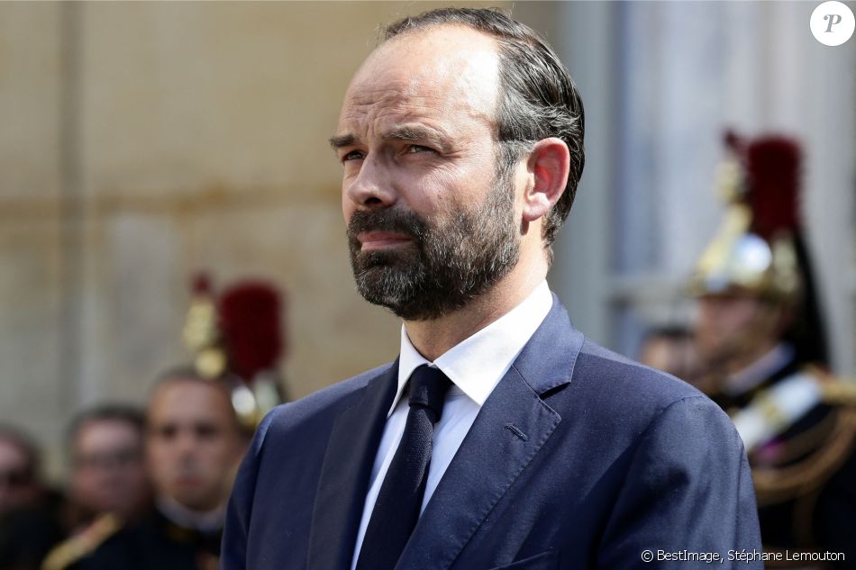 Le Premier Ministre Sortant, B. Cazeneuve Et Le Premier Ministre ...