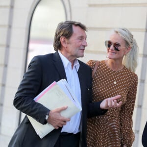 Maître Jacques Verrecchia (représente Jade et Joy), Laeticia Hallyday, maître Gilles Gauer, avocat - Laeticia.Hallyday sort du cabinet de ses nouveaux avocats avec son père et ils marchent avenue Montaigne à Paris le 18 septembre 2019.