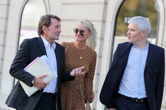 Maître Jacques Verrecchia (représente Jade et Joy), Laeticia Hallyday, maître Gilles Gauer, avocat - Laeticia.Hallyday sort du cabinet de ses nouveaux avocats avec son père et ils marchent avenue Montaigne à Paris le 18 septembre 2019.