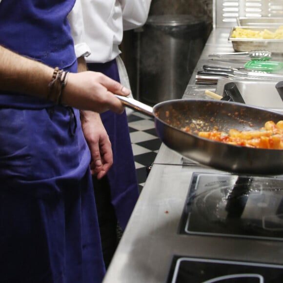 Exclusif - Alessandro Belmondo - Alessandro Belmondo, le fils de P. et L. Belmondo est chef cuisinier dans le nouveau restaurant "Il Cara Rosso" dont c'est l'inauguration ce jour, à Saint-Cloud le 31 janvier 2018. © Denis Guignebourg/Bestimage