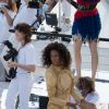 Cindy Bruna participe au défilé de mode "Balmain Sur Seine" de Balmain, sur la péniche "Sans Souci". Paris, le 5 juillet 2020.