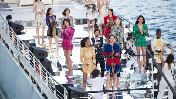 Fashion Week : Balmain et Olivier Rousteing défilent sur une péniche