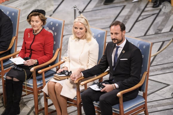 La princesse Mette-Marit, le prince Haakon, la reine Sonja - Cérémonie de remise du prix Nobel à Oslo en Norvège le 10 décembre 2019.