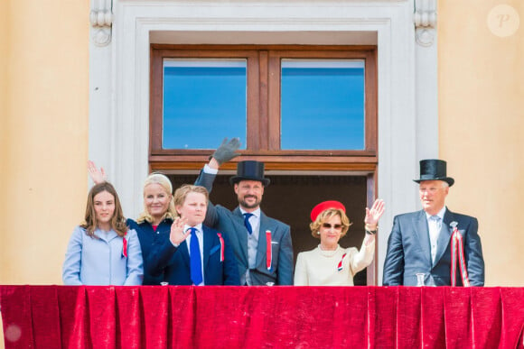 La princesse Ingrid Alexandra de Norvège, Le prince Sverre Magnus de Norvège, La princesse Mette-Marit de Norvège, Le prince Haakon de Norvège, La reine Sonja de Norvège, Le roi Harald V de Norvège - La Famille royale de Norvège assiste aux célébrations de la fête nationale à la résidence de Skaugum, à Oslo, le 17 mai 2019.