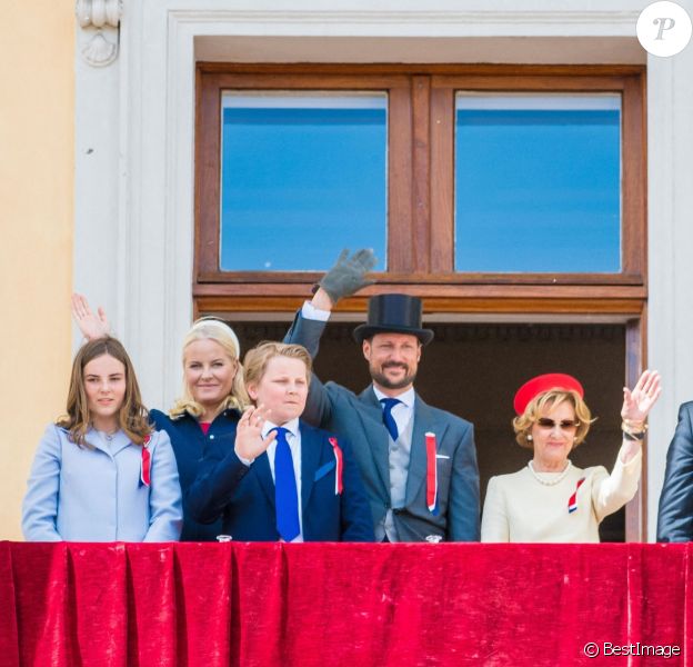 La princesse Ingrid Alexandra de Norvège, Le prince Sverre Magnus de Norvège, La princesse Mette-Marit de Norvège, Le prince Haakon de Norvège, La reine Sonja de Norvège, Le roi Harald V de Norvège - La Famille royale de Norvège assiste aux célébrations de la fête nationale à la résidence de Skaugum, à Oslo, le 17 mai 2019.
