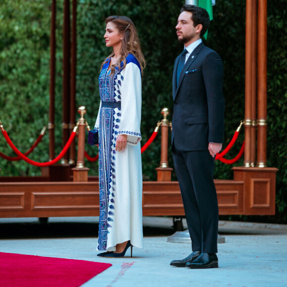 La reine rania de Jordanie et son fils le prince Hussein ben Abdallah lors des festivités pour le 74eme anniversaire de l'indépendance de la Jordanie à Amman le 25 mai 2020.