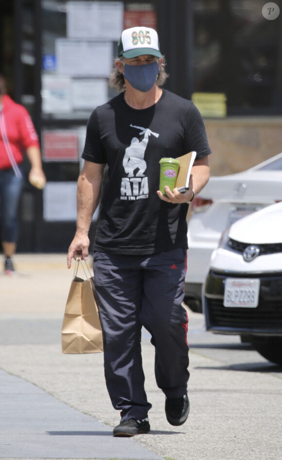 Exclusif - Josh Brolin à la sortie d'un supermarché à Malibu le 21 juin 2020 .