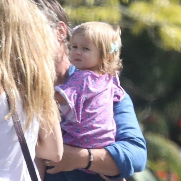 Exclusif - Josh Brolin et sa famille rendent visite à un ami pendant le confinement à Los Angeles, le 16 avril 2020.