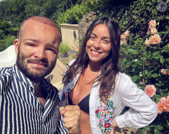 Alban, ex-candidat de "Koh-Lanta", prend la pose avec sa jolie compagne sur Instagram.