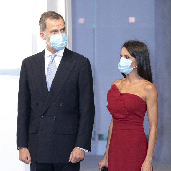 Le roi Felipe VI d'Espagne et la reine Letizia prenaient part à la soirée du 100e anniversaire du journal ABC à Madrid le 13 juillet 2020.
