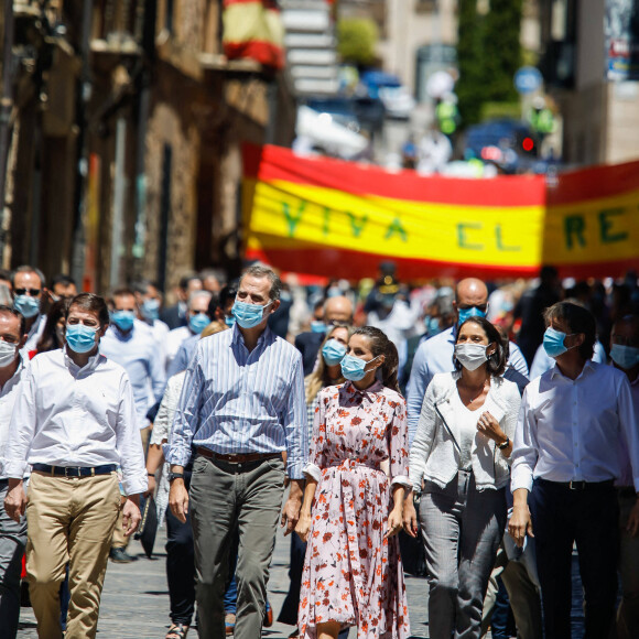 Le roi Felipe VI et la reine Letizia d'Espagne en visite le 15 juillet 2020 dans le village de Vinuesa dans la province de Soria en Espagne, à l'occasion de leur tournée dans le pays de l'après déconfinement, suite à l'épidémie de Coronavirus (COVID-19).