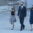 Le roi Felipe VI et la reine Letizia d'Espagne, accompagnés de leurs filles la princesse Leonor des Asturies et l'infante Sofia, présidaient le 16 juillet 2020 la cérémonie d'hommage national aux victimes du coronavirus, sur la place de l'Armurerie au palais royal, à Madrid.