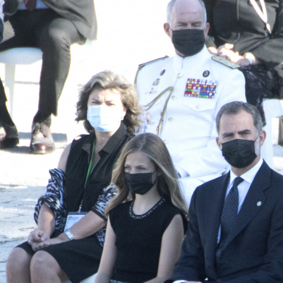 Le roi Felipe VI et la reine Letizia d'Espagne, accompagnés de leurs filles la princesse Leonor des Asturies et l'infante Sofia, présidaient le 16 juillet 2020 la cérémonie d'hommage national aux victimes du coronavirus, sur la place de l'Armurerie au palais royal, à Madrid.