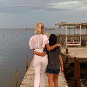 Laeticia Hallyday a passé quelques jours dans l'Hérault, la région de son enfance, en famille. Juillet 2020.
