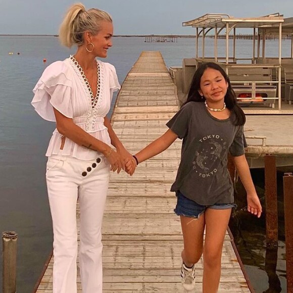 Laeticia Hallyday a passé quelques jours dans l'Hérault, la région de son enfance, en famille. Juillet 2020.