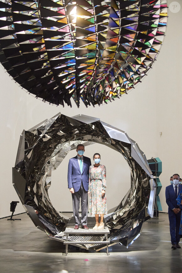 Le roi Felipe VI et la reine Letizia d'Espagne, visitent le musée Guggenheim et le musée FIne Arts à Bilbao le 17 juillet 2020.