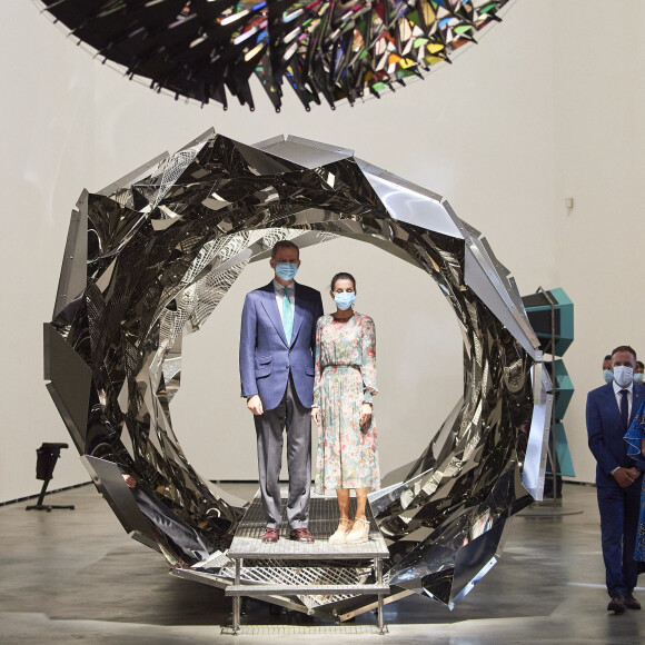Le roi Felipe VI et la reine Letizia d'Espagne, visitent le musée Guggenheim et le musée FIne Arts à Bilbao le 17 juillet 2020.