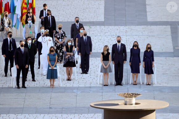 Pedro Sanchez, le roi Felipe VI, la reine Letizia et leurs filles la princesse Leonor et la princesse Sofia d'Espagne - La famille royale d'Espagne lors de la commémoration en hommage aux victimes du Coronavirus (COVID-19) à Madrid. Le 16 juillet 2020
