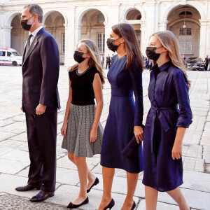 Pedro Sanchez, le roi Felipe VI, la reine Letizia et leurs filles la princesse Leonor et la princesse Sofia d'Espagne - La famille royale d'Espagne lors de la commémoration en hommage aux victimes du Coronavirus (COVID-19) à Madrid. Le 16 juillet 2020