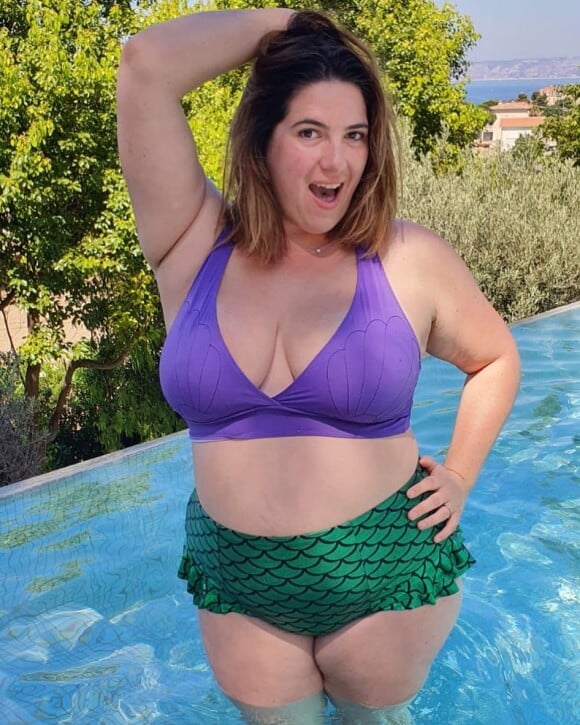 Charlotte Gaccio en maillot de bain sirène en juillet 2020.