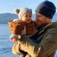 Le prince Harry et son fils Archie sur l'île de Vancouver au Canada, sur Instagram, le 31 décembre 2019.