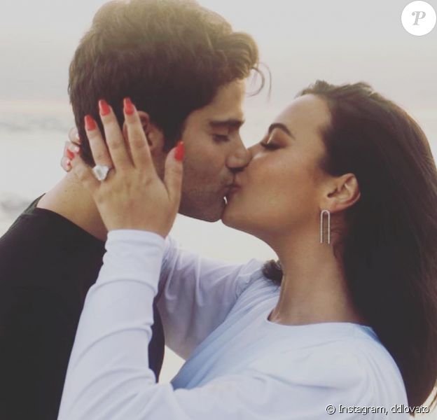 Demi Lovato a annoncé ses fiançailles avec Max Ehrich le 22 juillet 2020 sur Instagram. Ils ne sont en couple que depuis mars dernier mais leur amour est une évidence.