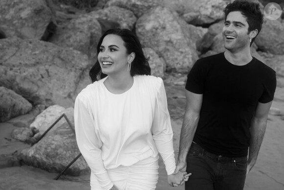 Max Ehrich a annoncé ses fiançailles avec Demi Lovato le 22 juillet 2020 sur Instagram. Ils ne sont en couple que depuis mars dernier mais leur amour est une évidence.
