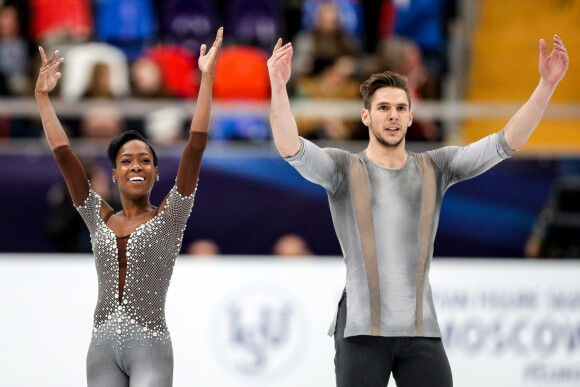 Le couple de patinage artistique français Vanessa James et Morgan Cipres lors des Championnats d'Europe de patinage artistique au Megasport de Moscou, Russie, le 18 janvier 2018.