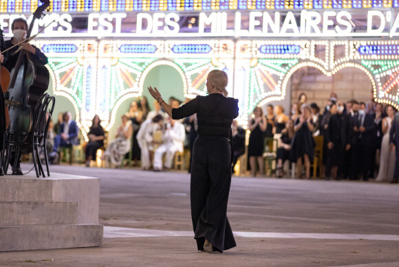 Le chanteur Giuliano Sangiorgi et Maria Grazia Chiuri lors de la présentation de la collection Dior Croisière 2021 à Lecce en Italie. Le 22 juillet 2020 © Olivier Borde / Bestimage