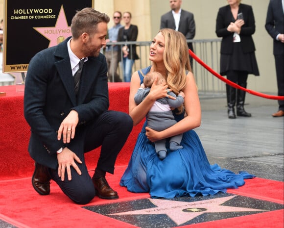 Ryan Reynolds avec sa femme Blake Lively et leur fille - Ryan Reynolds reçoit son étoile sur le Walk of Fame à Hollywood, le 15 décembre 2016