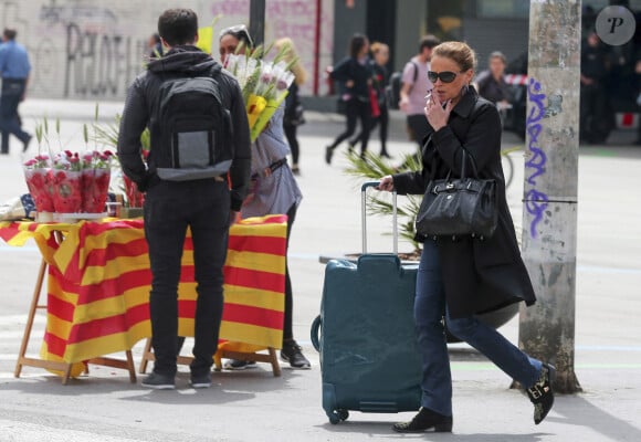 Manuel Valls et Olivia Gregoire arrivent à la gare de Barcelone le 23 avril 2018.