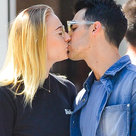 Exclusif - Sophie Turner et Joe Jonas se promènent en amoureux à New York, le 29 août 2019. En février 2020, il est révélé que le couple attend son premier enfant.