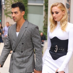 Joe Jonas et Sophie Turner à la cérémonie des MTV Video Music Awards à Newark dans le New Jersey, le 26 août 2019. En février 2020, il est révélé que le couple attend son premier enfant.