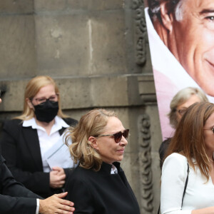 Nicolas Bedos, Joëlle Bercot (femme de Guy Bedos), Victoria Bedos - Sorties - Hommage à Guy Bedos en l'église de Saint-Germain-des-Prés à Paris le 4 juin 2020.