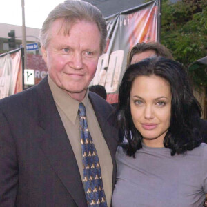 Angelina Jolie, son père Jon Voight et son mari Billy Bob Thornton à Los Angeles en 2000.