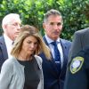 Lori Loughlin et son mari, Massimo Giannulli sortient du tribunal de Boston, le 27 août 2019.