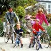 La princesse Diana, le prince Charles et leurs enfants William et Harry en vacances sur l'île de Tresco, aux îles Scilly, en 1989.