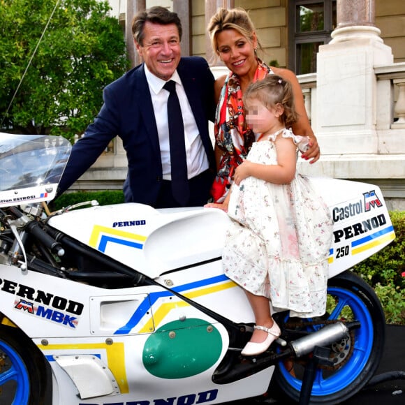 Christian Estrosi, le maire de Nice, et sa femme Laura Tenoudji Estrosi durant la remise de la moto Pernod 250 GP compétitions 1981-1984 à Christian Estrosi au Musée du Sport. C'est sur cette moto que le maire a concouru entre 1981 et 1984. © Bruno Bebert / Bestimage