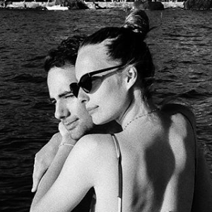 Ilona Smet et Kamran Ahmed en vacances dévoilent une photo particulièrement sensuelle. Août 2020.