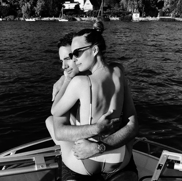 Ilona Smet et Kamran Ahmed en vacances dévoilent une photo particulièrement sensuelle. Août 2020.